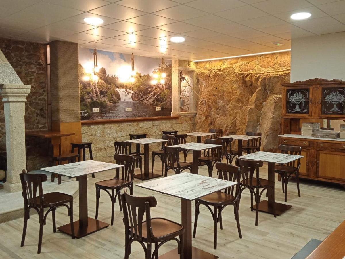 Villastose O Cabanel Albergue-Bar מראה חיצוני תמונה