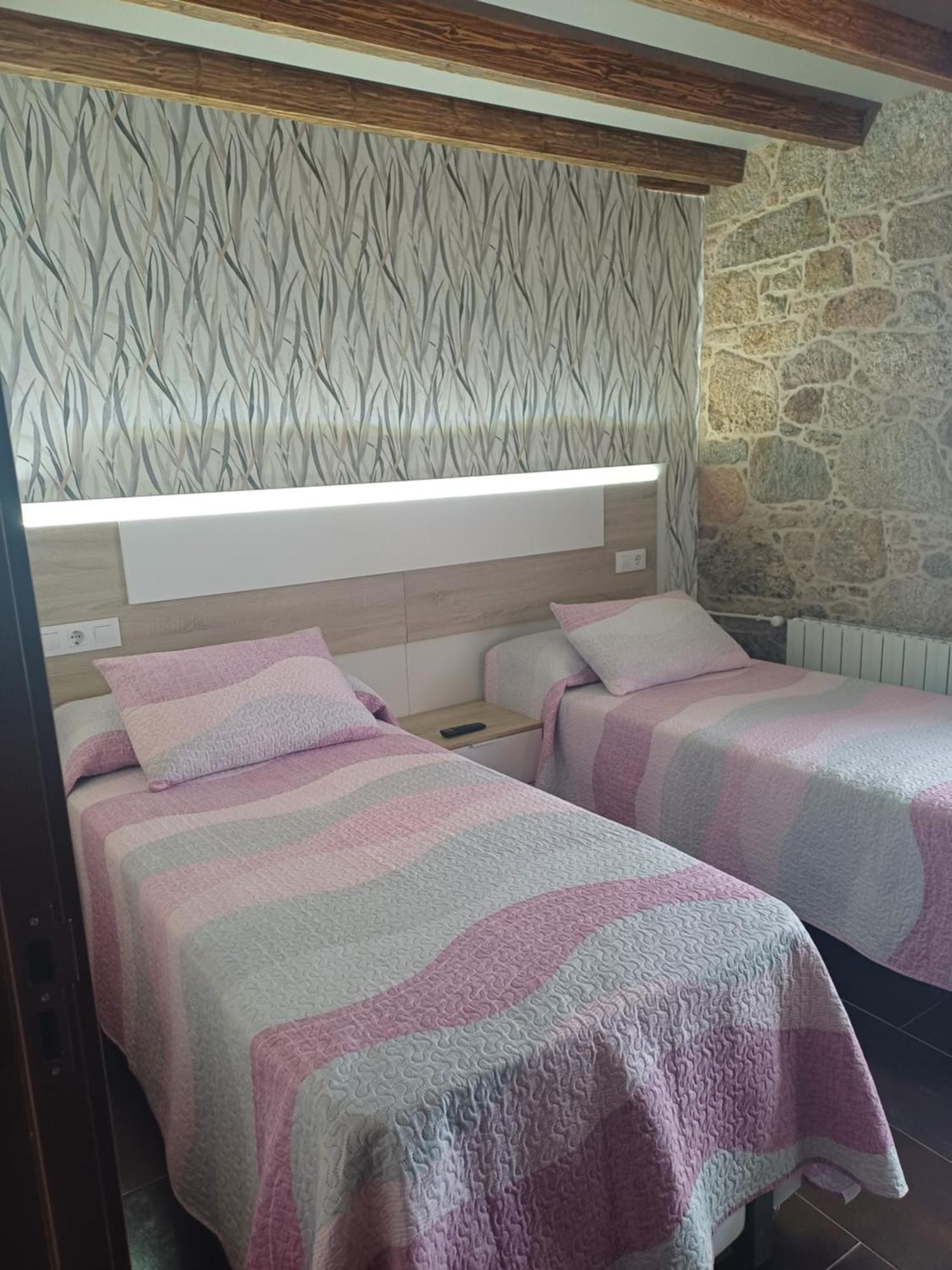 Villastose O Cabanel Albergue-Bar מראה חיצוני תמונה