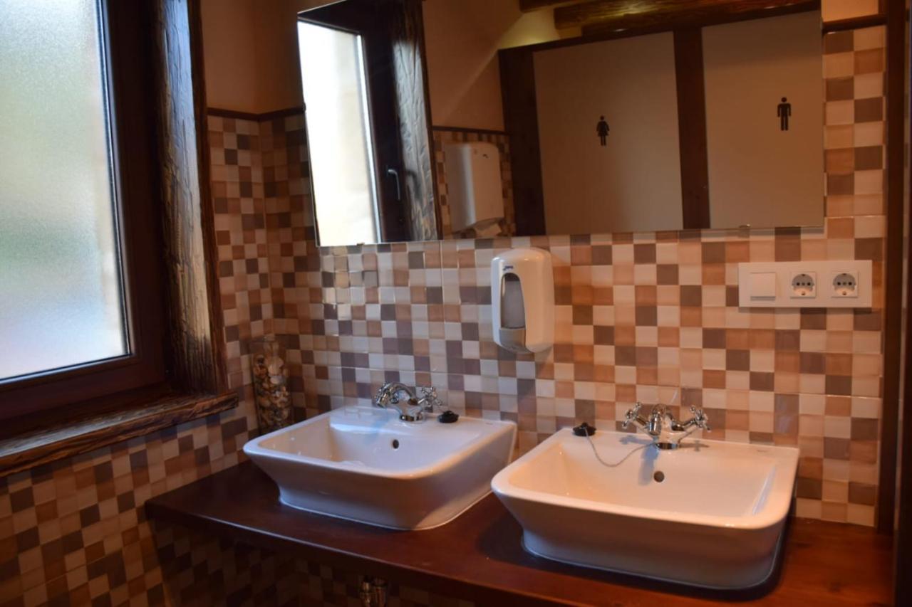 Villastose O Cabanel Albergue-Bar מראה חיצוני תמונה